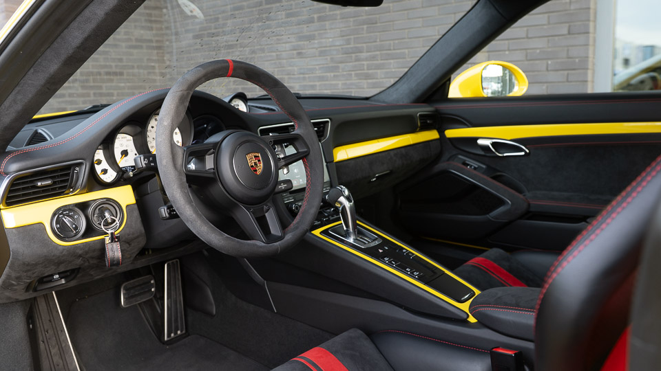 Porsche 991 GT3 Club Sport racing yellow